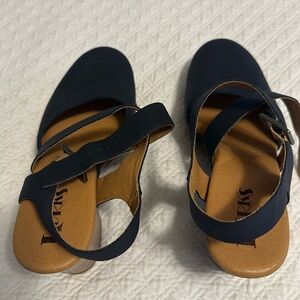 Kork’s Navy Strappy Sandal wood Heel, new without box, Women’s Size 10